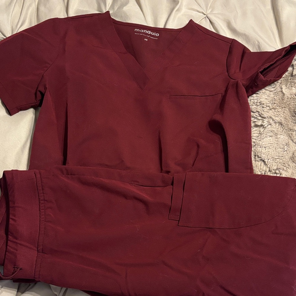 Mangoia Women's Maroon Scrub Set